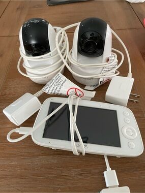 VAVA White Baby Monitor with Dual Cameras